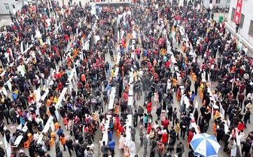 “電子廠招聘信息中，遇不喜歡同事咋辦？”